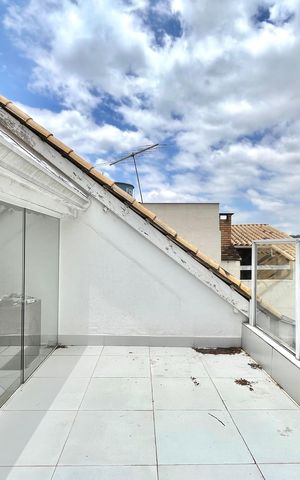 Casa à venda com 270m², 4 quartos e 4 vagas Casa à venda com 270m², 4 quartos e 4 vagasVaranda da Sala de TV