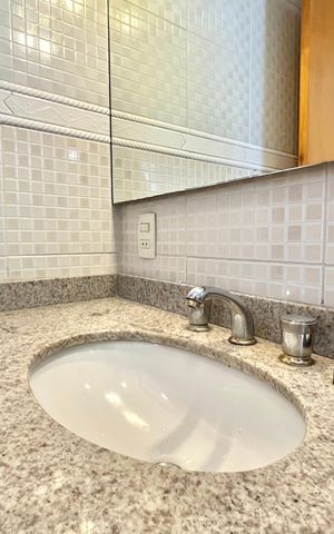 Casa à venda com 270m², 4 quartos e 4 vagas Casa à venda com 270m², 4 quartos e 4 vagasBanheiro da Suíte 1