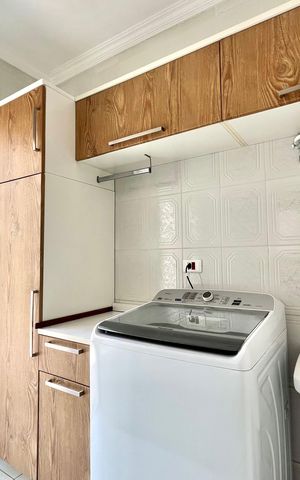 Casa à venda com 270m², 4 quartos e 4 vagas Casa à venda com 270m², 4 quartos e 4 vagasÁrea de Serviço