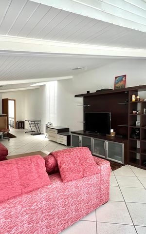 Casa à venda com 270m², 4 quartos e 4 vagas Casa à venda com 270m², 4 quartos e 4 vagasSala de TV