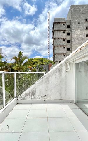 Casa à venda com 270m², 4 quartos e 4 vagas Casa à venda com 270m², 4 quartos e 4 vagasVaranda da Sala de TV