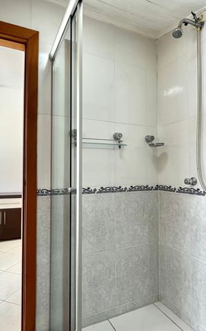 Casa à venda com 270m², 4 quartos e 4 vagas Casa à venda com 270m², 4 quartos e 4 vagasBanheiro da Suíte 4