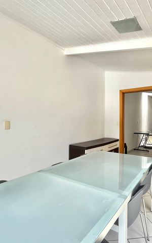 Casa à venda com 270m², 4 quartos e 4 vagas Casa à venda com 270m², 4 quartos e 4 vagasSuite 4