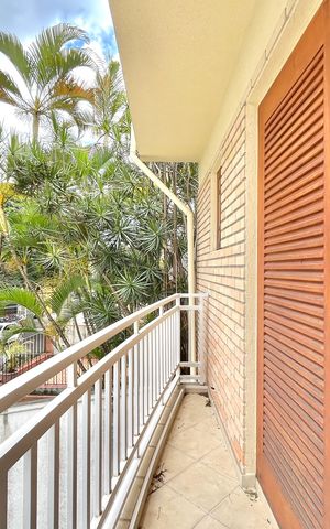 Casa à venda com 270m², 4 quartos e 4 vagas Casa à venda com 270m², 4 quartos e 4 vagasVaranda da Suíte 3