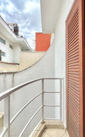 Casa à venda com 270m², 4 quartos e 4 vagas Casa à venda com 270m², 4 quartos e 4 vagasVaranda da Suíte 1