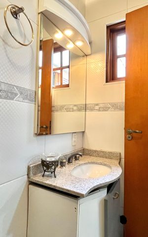 Casa à venda com 270m², 4 quartos e 4 vagas Casa à venda com 270m², 4 quartos e 4 vagasBanheiro da Suíte 2
