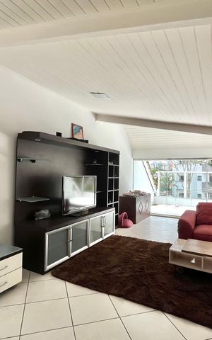 Casa à venda com 270m², 4 quartos e 4 vagas Casa à venda com 270m², 4 quartos e 4 vagasSala de TV