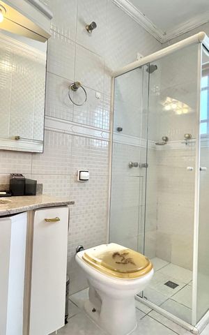 Casa à venda com 270m², 4 quartos e 4 vagas Casa à venda com 270m², 4 quartos e 4 vagasBanheiro da Suíte 1