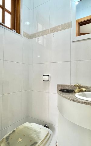 Casa à venda com 270m², 4 quartos e 4 vagas Casa à venda com 270m², 4 quartos e 4 vagasLavabo