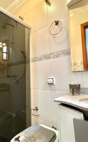 Casa à venda com 270m², 4 quartos e 4 vagas Casa à venda com 270m², 4 quartos e 4 vagasBanheiro da Suíte 2