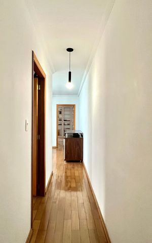 Casa à venda com 270m², 4 quartos e 4 vagas Casa à venda com 270m², 4 quartos e 4 vagasCorredor
