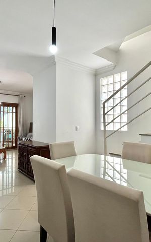 Casa à venda com 270m², 4 quartos e 4 vagas Casa à venda com 270m², 4 quartos e 4 vagasSala