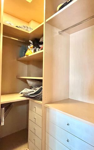 Casa à venda com 270m², 4 quartos e 4 vagas Casa à venda com 270m², 4 quartos e 4 vagasCloset da Suíte 3