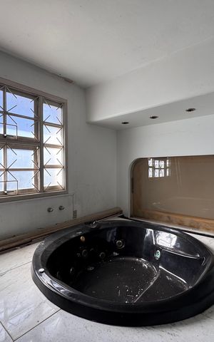 Casa para alugar com 300m², 4 quartos e 2 vagas