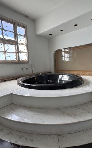 Casa para alugar com 300m², 4 quartos e 2 vagas