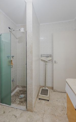 Apartamento à venda com 193m², 4 quartos e 2 vagasBanheiro