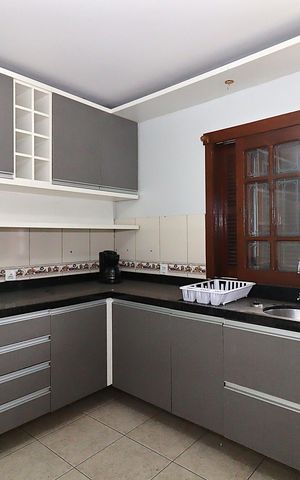 Casa para alugar com 192m², 3 quartos e 8 vagasCozinha