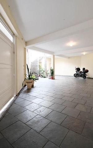 Casa à venda com 261m², 4 quartos e 4 vagasGaragem