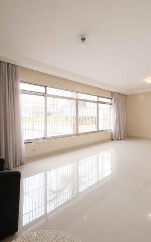 Casa à venda com 261m², 4 quartos e 4 vagasSala