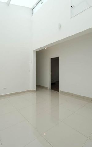 Casa à venda com 261m², 4 quartos e 4 vagasSala
