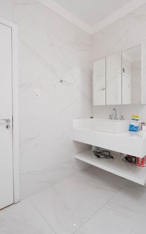 Casa à venda com 261m², 4 quartos e 4 vagasBanheiro 2