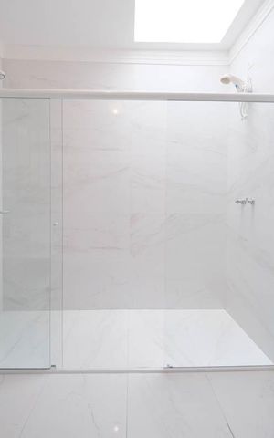 Casa à venda com 261m², 4 quartos e 4 vagasBanheiro 2