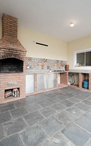 Casa à venda com 261m², 4 quartos e 4 vagasQuintal