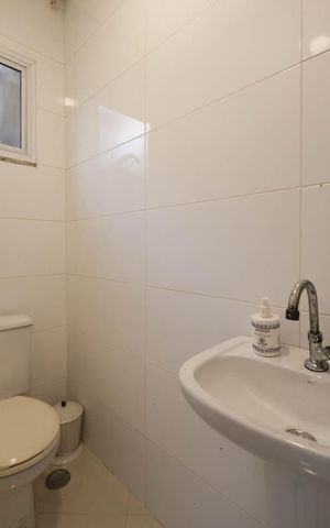 Casa à venda com 261m², 4 quartos e 4 vagasLavabo 2