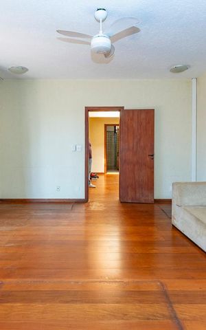 Casa à venda com 470m², 4 quartos e 4 vagas Casa à venda com 470m², 4 quartos e 4 vagasSuíte 1