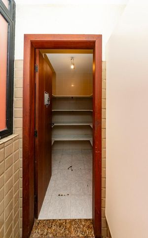 Casa à venda com 470m², 4 quartos e 4 vagas Casa à venda com 470m², 4 quartos e 4 vagasDespensa