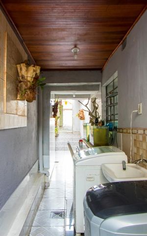 Casa à venda com 205m², 2 quartos e 2 vagas Casa à venda com 205m², 2 quartos e 2 vagasÁrea de serviço