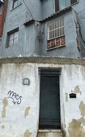 Casa à venda com 200m², 5 quartos e sem vaga Casa à venda com 200m², 5 quartos e sem vagaFachada