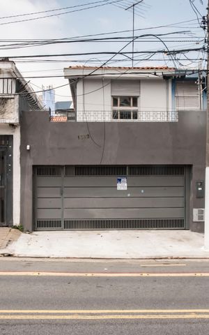 Casa à venda com 183m², 3 quartos e 2 vagasFachada