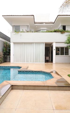 Casa para alugar com 322m², 4 quartos e 4 vagasPiscina