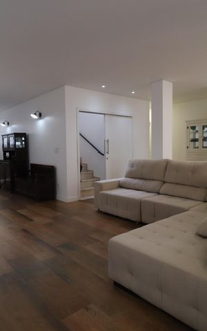 Casa para alugar com 322m², 4 quartos e 4 vagasSala