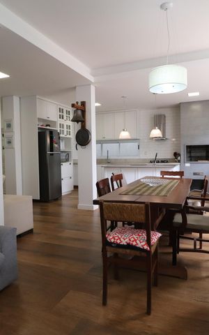 Casa para alugar com 322m², 4 quartos e 4 vagasSala