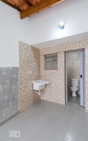 Casa à venda com 220m², 4 quartos e 3 vagas Casa à venda com 220m², 4 quartos e 3 vagasÁrea de serviço ( casa 2 )