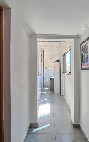 Casa à venda com 220m², 4 quartos e 3 vagas Casa à venda com 220m², 4 quartos e 3 vagascorredor ( casa 1 )