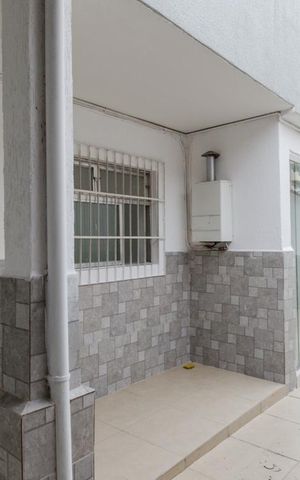 Casa à venda com 220m², 4 quartos e 3 vagas Casa à venda com 220m², 4 quartos e 3 vagasQuintal ( Casa 2 )