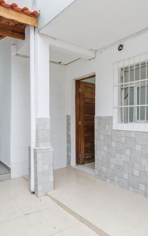 Casa à venda com 220m², 4 quartos e 3 vagas Casa à venda com 220m², 4 quartos e 3 vagasQuintal ( Casa 2 )