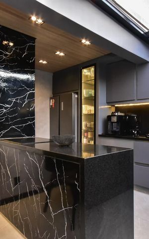 Apartamento à venda com 105m², 2 quartos e 2 vagasCozinha
