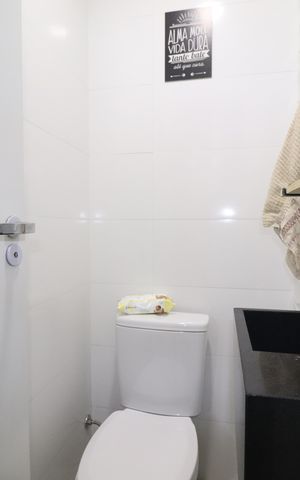 Casa à venda com 140m², 2 quartos e 2 vagasLavabo