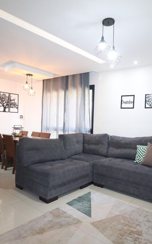 Casa à venda com 140m², 2 quartos e 2 vagasSala