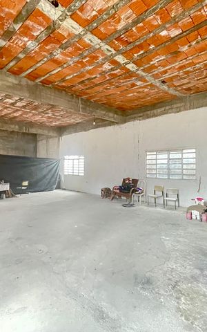 Casa à venda com 200m², 5 quartos e 2 vagas Casa à venda com 200m², 5 quartos e 2 vagasSalão