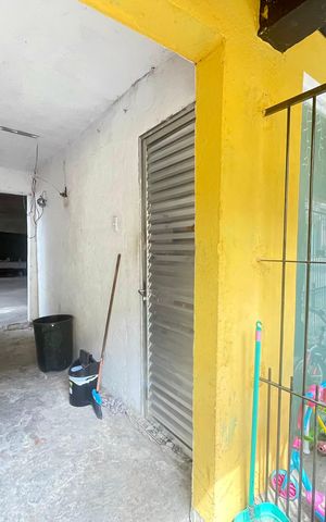 Casa à venda com 200m², 5 quartos e 2 vagas Casa à venda com 200m², 5 quartos e 2 vagasHall