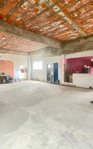 Casa à venda com 200m², 5 quartos e 2 vagas Casa à venda com 200m², 5 quartos e 2 vagasSalão