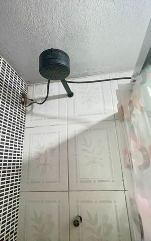 Casa à venda com 200m², 5 quartos e 2 vagas Casa à venda com 200m², 5 quartos e 2 vagasBanheiro 1