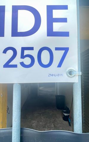 Casa à venda com 200m², 5 quartos e 2 vagas Casa à venda com 200m², 5 quartos e 2 vagasCódigo da placa ZNHJ-811