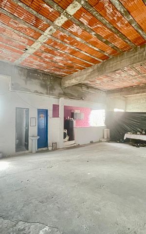 Casa à venda com 200m², 5 quartos e 2 vagas Casa à venda com 200m², 5 quartos e 2 vagasSalao