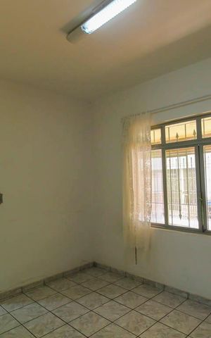 Casa à venda com 200m², 4 quartos e 2 vagas Casa à venda com 200m², 4 quartos e 2 vagasSala